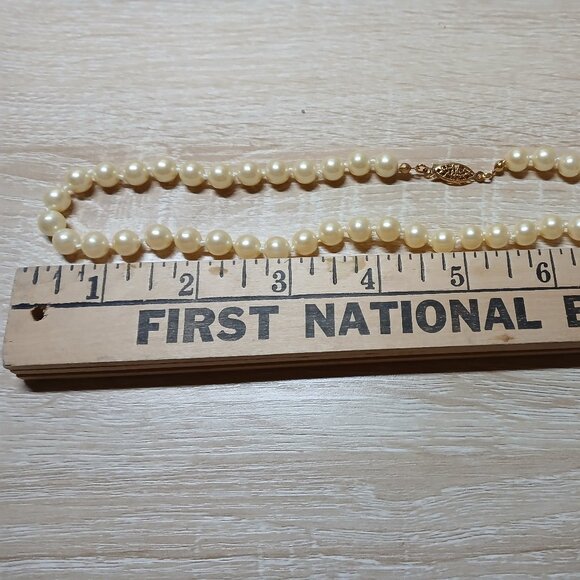 Avon Gold Tone Cream Faux Pearl Necklace Vintage Costume Jewelry #97 - Picture 6 of 7